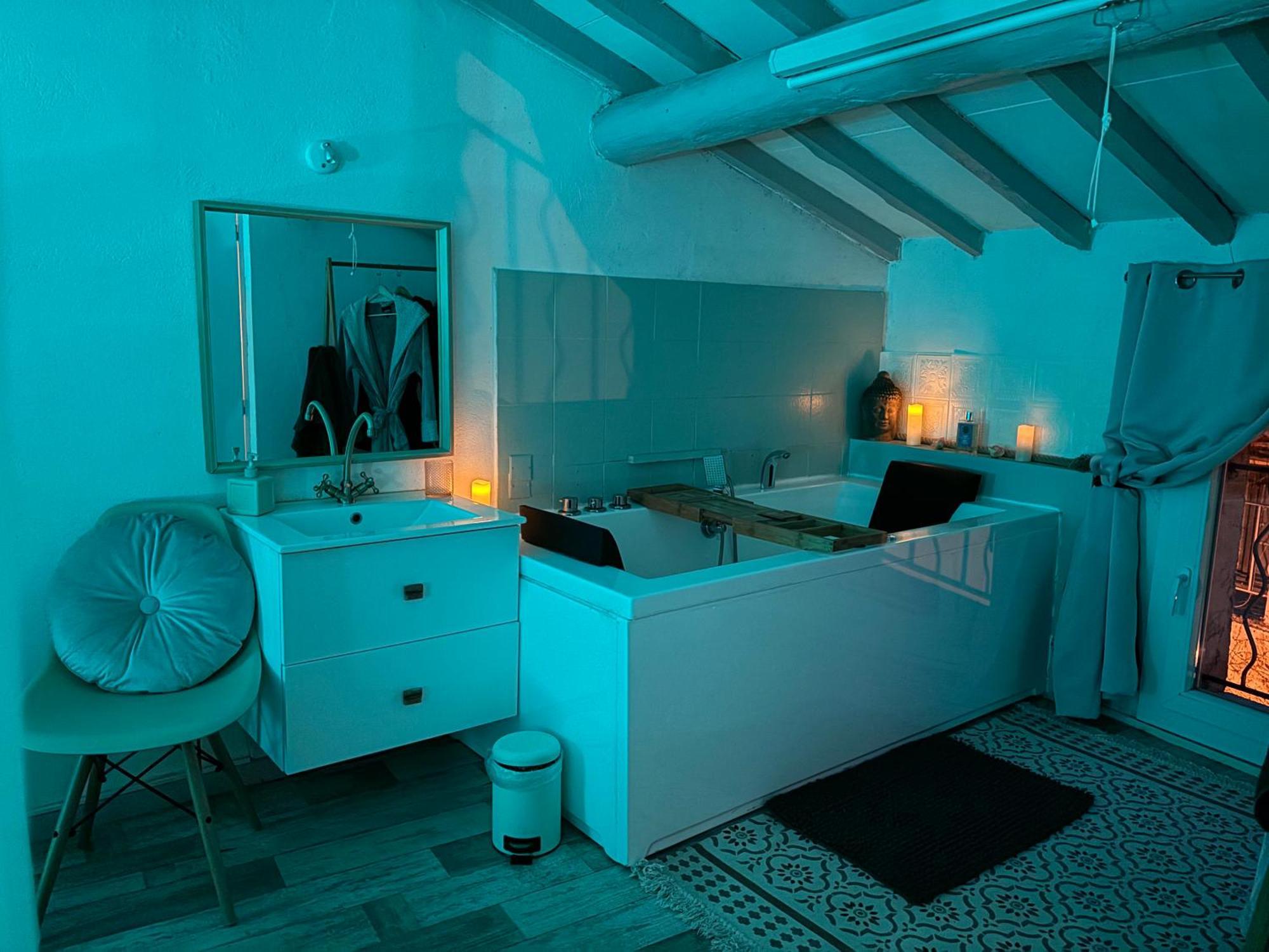 Love Appart Balneo Jacuzzi Romantique Insolite Le Barroux Kültér fotó